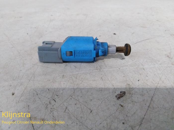 Brake light switch from a Renault Megane 2003