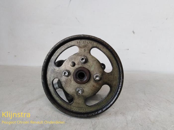 Usagé Pompe de direction Peugeot 306 (7A/C/S) 1.4 XN,XR,XA,XRA Kat. Prix sur demande proposé par Fa. Klijnstra & Zn. VOF