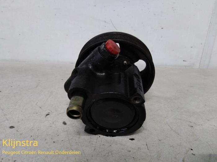 Power steering pump from a Peugeot 406 Coupé (8C) 3.0 V6 24V 2000