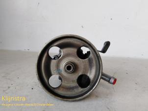 Used Power steering pump Peugeot 407 SW (6E) 1.6 HDiF 16V Price on request offered by Fa. Klijnstra & Zn. VOF
