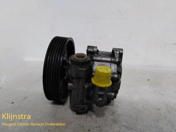 Power steering pump from a Peugeot 806 1.9 STDT,SVDT,SVDT Pullman 1998