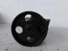 Power steering pump from a Citroen Jumpy (BS/BT/BY/BZ), 1995 / 2006 1.9TD, Delivery, Diesel, 1.905cc, 66kW (90pk), FWD, XUD9TFL; DHX; XUD9TFY; DHX1; XUD9BTF, 1995-10 / 2000-08 1999