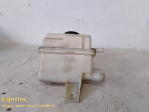 Used Power steering fluid reservoir Peugeot 306 (7A/C/S) 1.4 Kat. Price on request offered by Fa. Klijnstra & Zn. VOF