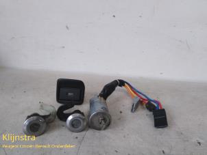 Used Set of cylinder locks (complete) Peugeot 306 (7B) 1.6i SR,ST Kat. Price on request offered by Fa. Klijnstra & Zn. VOF