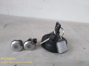 Used Set of locks Peugeot 405 Price on request offered by Fa. Klijnstra & Zn. VOF