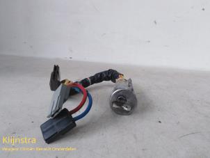 Used Ignition lock + key Peugeot 405 I (15B) 1.6 SRi,GRi Price on request offered by Fa. Klijnstra & Zn. VOF