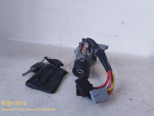 Used Ignition lock + key Peugeot 406 Price on request offered by Fa. Klijnstra & Zn. VOF