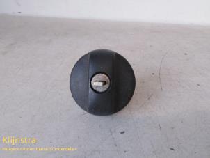 Used Fuel cap Peugeot 807 2.0 HDi 16V Price on request offered by Fa. Klijnstra & Zn. VOF
