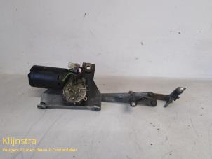 Used Wiper motor + mechanism Peugeot 205 II (20A/C) 1.4 Price on request offered by Fa. Klijnstra & Zn. VOF