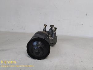Used Front wiper motor Peugeot 405 II Break (4E) 1.9 GLD,GRD Price on request offered by Fa. Klijnstra & Zn. VOF