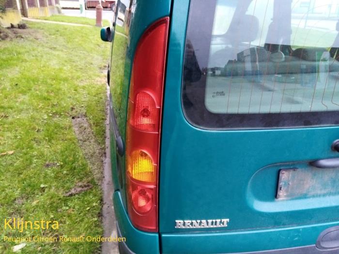 Feu arrière gauche d'un Renault Kangoo (KC) 1.6 16V 2003