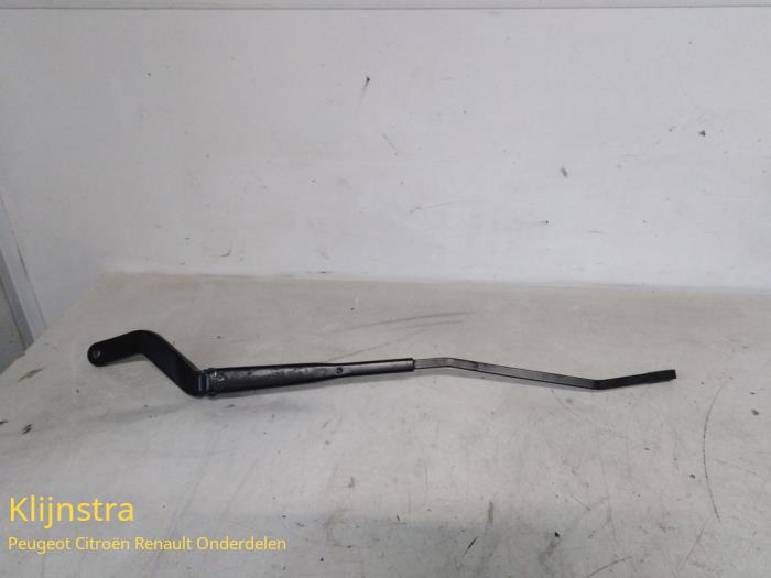 Front wiper arm from a Peugeot 106 II 1.0 1997