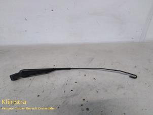 Used Rear wiper arm Peugeot 205 Price on request offered by Fa. Klijnstra & Zn. VOF
