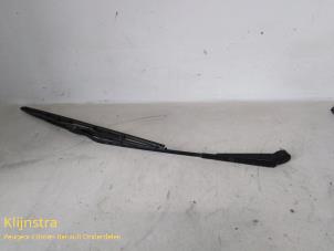 Used Front wiper arm Peugeot 205 Price on request offered by Fa. Klijnstra & Zn. VOF