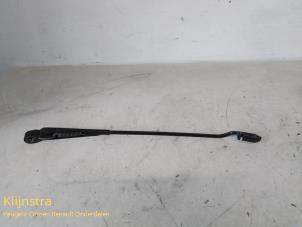 Used Front wiper arm Peugeot 205 Price on request offered by Fa. Klijnstra & Zn. VOF