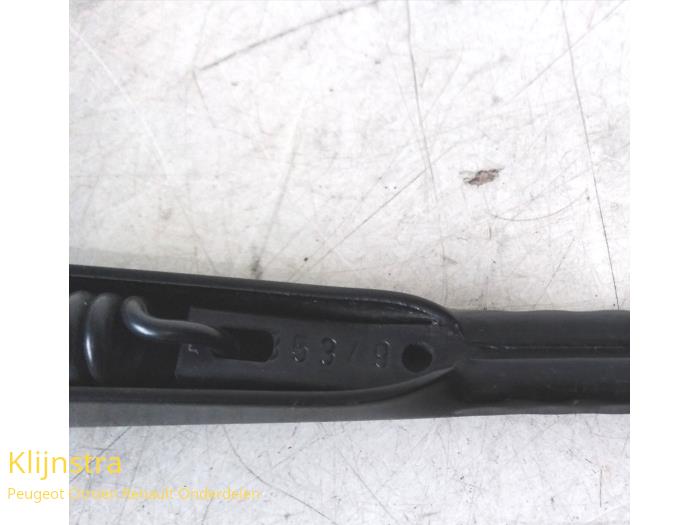 Front wiper arm from a Peugeot 205 1998