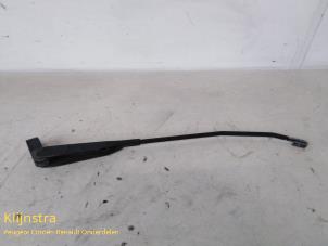 Used Front wiper arm Peugeot 205 II (20A/C) 1.8 XLD,XRD,GLD,GRD Price on request offered by Fa. Klijnstra & Zn. VOF