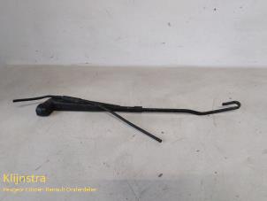 Used Front wiper arm Peugeot 405 I (15B) 1.6 SRi,GRi Price on request offered by Fa. Klijnstra & Zn. VOF