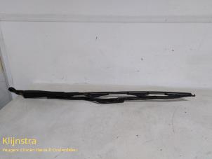 Used Front wiper arm Peugeot 406 Break (8E/F) 1.8 16V Price on request offered by Fa. Klijnstra & Zn. VOF
