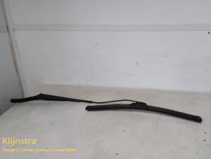 Used Front wiper arm Peugeot 406 Coupé (8C) 2.9 V6 24V Price on request offered by Fa. Klijnstra & Zn. VOF