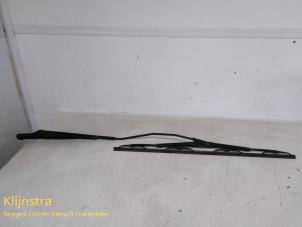 Used Front wiper arm Peugeot 406 Break (8E/F) 2.0 16V Price on request offered by Fa. Klijnstra & Zn. VOF