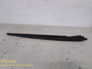 Used Rear wiper arm Peugeot 206 Price on request offered by Fa. Klijnstra & Zn. VOF