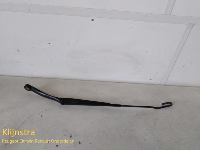 Front wiper arm from a Peugeot 307 (3A/C/D) 1.6 16V 2002