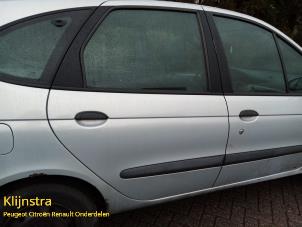 Używane Drzwi prawe tylne wersja 4-drzwiowa Renault Scénic I (JA) 1.6 16V Cena na żądanie oferowane przez Fa. Klijnstra & Zn. VOF