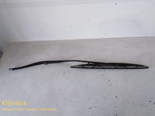 Used Front wiper arm Peugeot 607 (9D/U) 2.2 HDi 16V FAP Price on request offered by Fa. Klijnstra & Zn. VOF