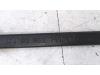 Front wiper arm from a Peugeot 307 SW (3H) 2.0 HDi 110 FAP 2002