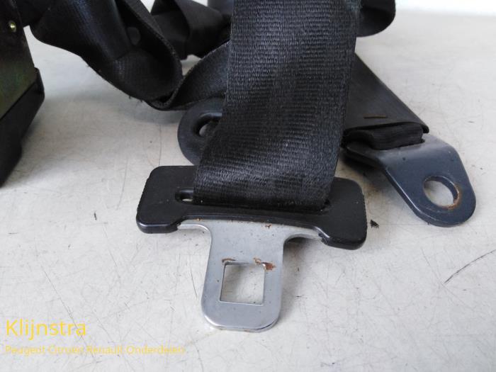 Front seatbelt, left from a Peugeot 205 II (20A/C) 1.1 GE,GL,XE,E,Junior,Accent 1989