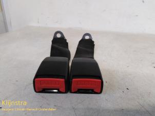 Usados Lengüeta de cinturón de seguridad izquierda detrás Peugeot 306 (7A/C/S) 1.8i 16V Precio de solicitud ofrecido por Fa. Klijnstra & Zn. VOF