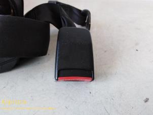 Usagé Insertion ceinture de sécurité arrière gauche Peugeot 106 I 1.1 i XN,XR,XT Prix sur demande proposé par Fa. Klijnstra & Zn. VOF