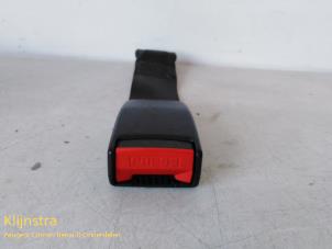 Used Rear seatbelt buckle, centre Peugeot 206 (2A/C/H/J/S) 1.9 D Price on request offered by Fa. Klijnstra & Zn. VOF