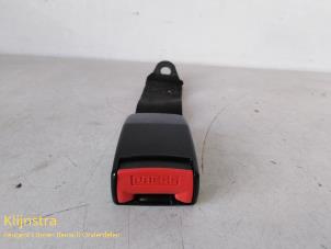 Used Rear seatbelt buckle, right Peugeot 306 (7B) 1.6i SR,ST Kat. Price on request offered by Fa. Klijnstra & Zn. VOF
