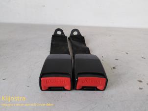 Used Rear seatbelt buckle, right Peugeot 306 (7B) 1.8i 16V Kat. Price on request offered by Fa. Klijnstra & Zn. VOF