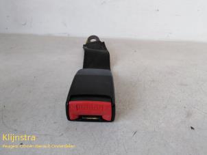 Used Rear seatbelt buckle, right Peugeot 306 (7A/C/S) 1.6i XR,XT,ST Price on request offered by Fa. Klijnstra & Zn. VOF