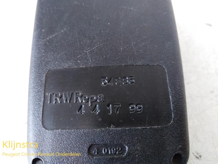 Rear seatbelt buckle, right from a Peugeot 306 (7A/C/S) 1.9 D Kat. 1999