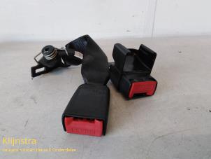 Usagé Insertion ceinture de sécurité arrière droite Peugeot 406 Break (8E/F) 2.0 HDi 110 Prix sur demande proposé par Fa. Klijnstra & Zn. VOF