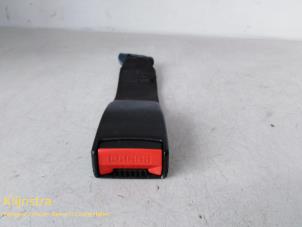 Usagé Insertion ceinture de sécurité arrière gauche Peugeot 206 (2A/C/H/J/S) 1.9 D Prix € 25,00 Règlement à la marge proposé par Fa. Klijnstra & Zn. VOF