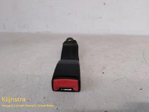 Used Rear seatbelt buckle, right Peugeot 306 (7B) 1.9 D Kat. Price on request offered by Fa. Klijnstra & Zn. VOF