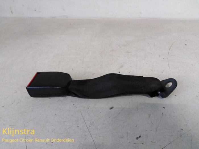 Insertion ceinture de sécurité arrière gauche d'un Peugeot 306 (7A/C/S) 1.9 D Kat. 1999