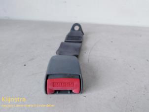 Usagé Insertion ceinture de sécurité arrière gauche Peugeot 406 (8B) 2.0 S,SL,ST,STX 16V Prix sur demande proposé par Fa. Klijnstra & Zn. VOF