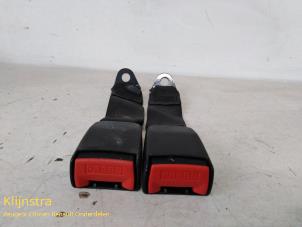 Usagé Insertion ceinture de sécurité arrière droite Peugeot 406 (8B) 2.2 16V Prix sur demande proposé par Fa. Klijnstra & Zn. VOF