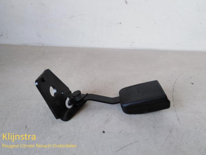 Rear seatbelt buckle, right from a Peugeot 308 SW (4E/H) 1.6 VTI 16V 2008