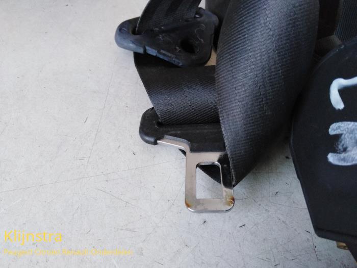 Cinturón de seguridad izquierda detrás de un Peugeot 307 Break (3E) 1.6 16V 2003