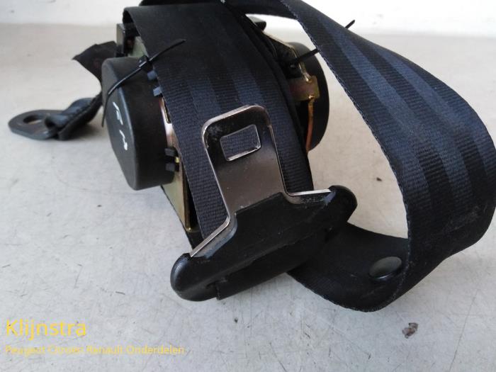 Rear seatbelt, right from a Peugeot 307 (3A/C/D) 2.0 16V 2002