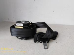 Used Rear seatbelt, centre Peugeot 807 2.0 HDi 16V Price on request offered by Fa. Klijnstra & Zn. VOF