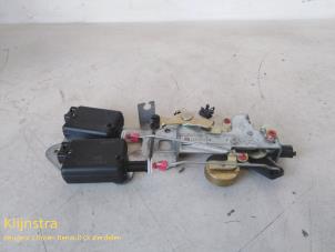 Used Sliding door lock mechanism, right Peugeot 807 2.0 HDi 16V FAP Price on request offered by Fa. Klijnstra & Zn. VOF