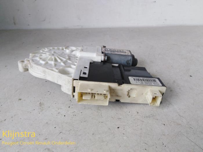 Usados Motor de ventanilla de puerta Peugeot 307 Precio € 65,00 Norma de margen ofrecido por Fa. Klijnstra & Zn. VOF